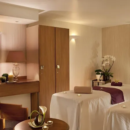 Hotel Du Jeu De Paume Chantilly